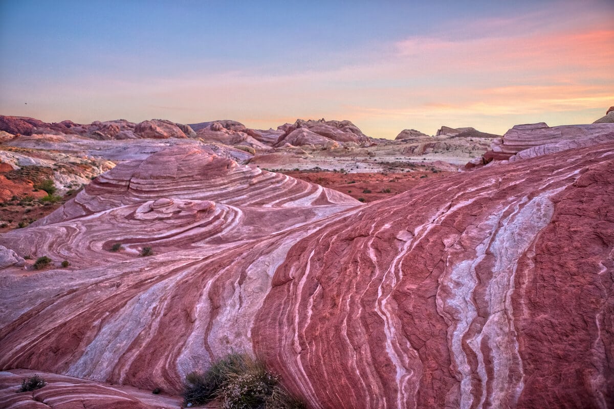 Valley of Fire State Park // Looking to get away from the casinos? Here are our favorite outdoor activities in Las Vegas to get you outside and off the strip.