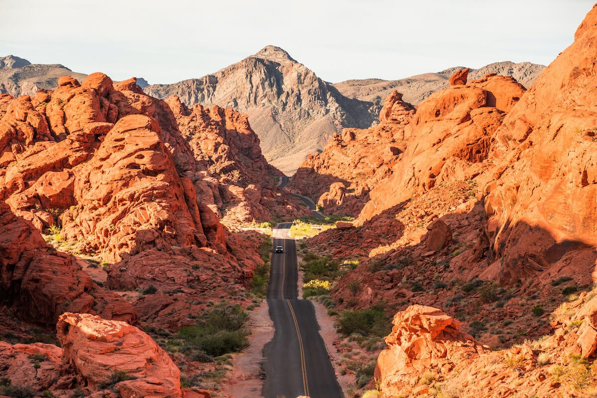 https://bearfoottheory.com/wp-content/uploads/2014/11/Valley-of-Fire-Las-Vegas-Nevada.jpeg