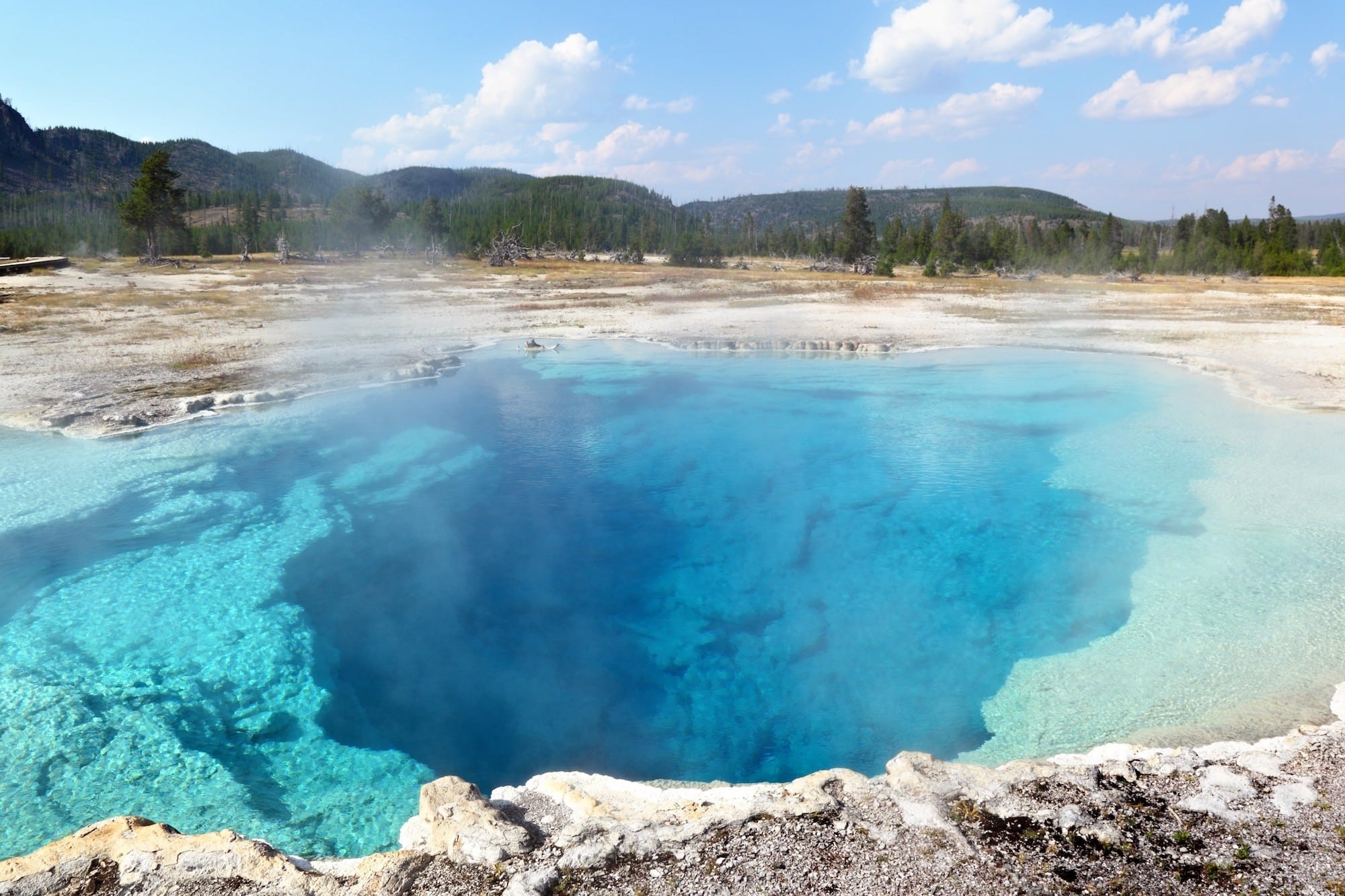 Yellowstone Park Lodging Facilities - Enjoy Your Parks