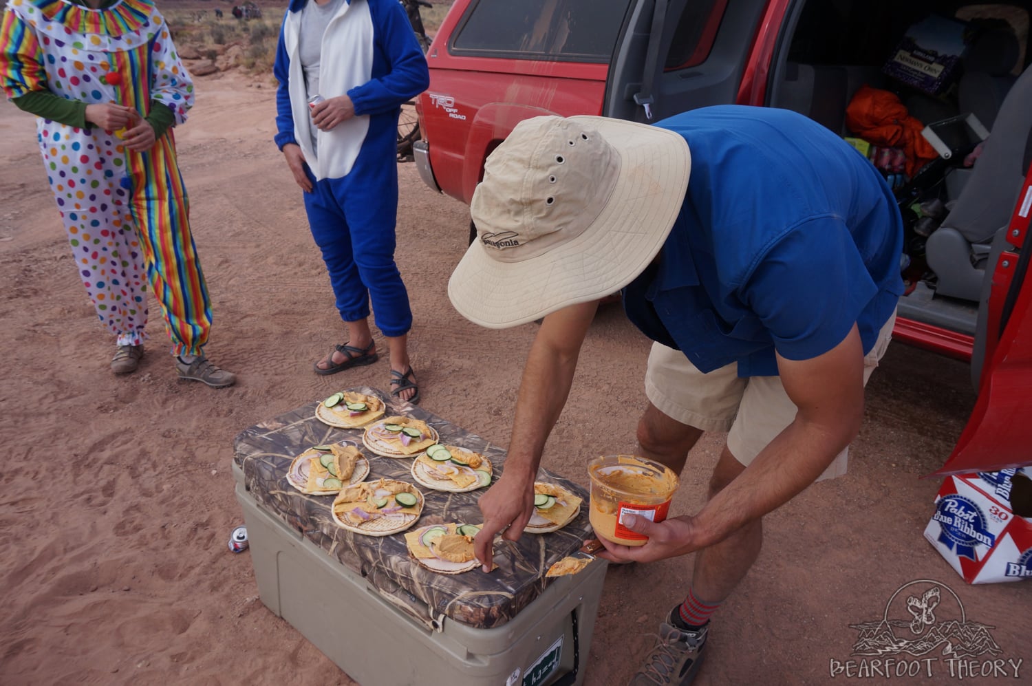 Yeti coolers são os melhores refrigeradores para qualquer aventura de vários dias quando você precisa ter certeza de que seu gelo permanece congelado. Este refrigerador manteve a nossa comida fria durante 4 dias seguidos.