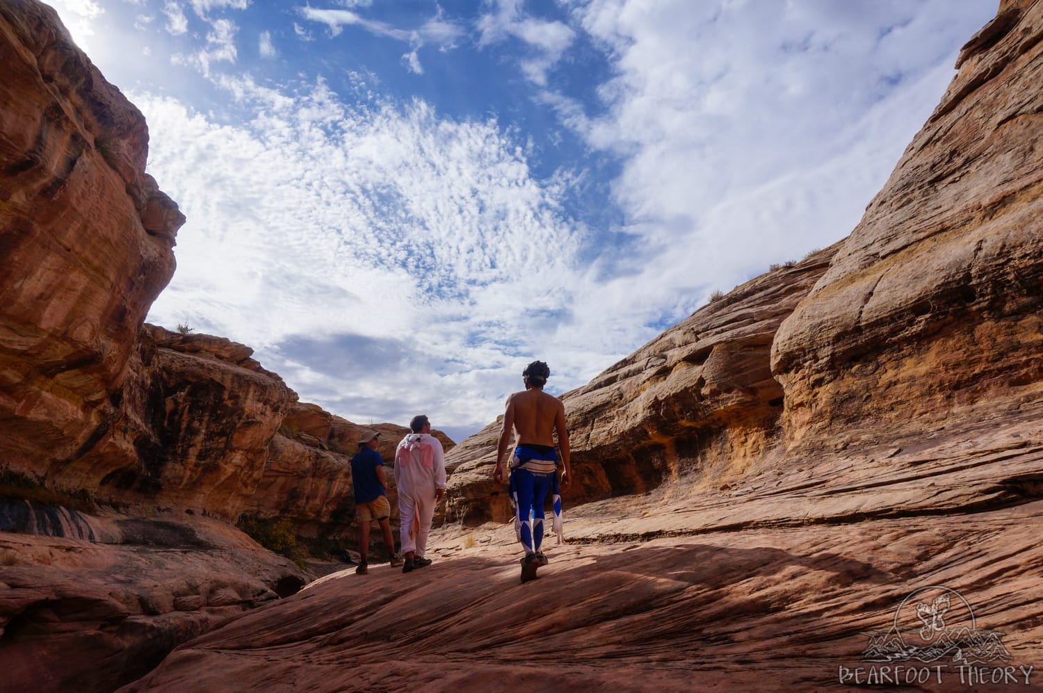 Holman slot canyon op de White Rim Trail - verkend in kostuum op Halloween