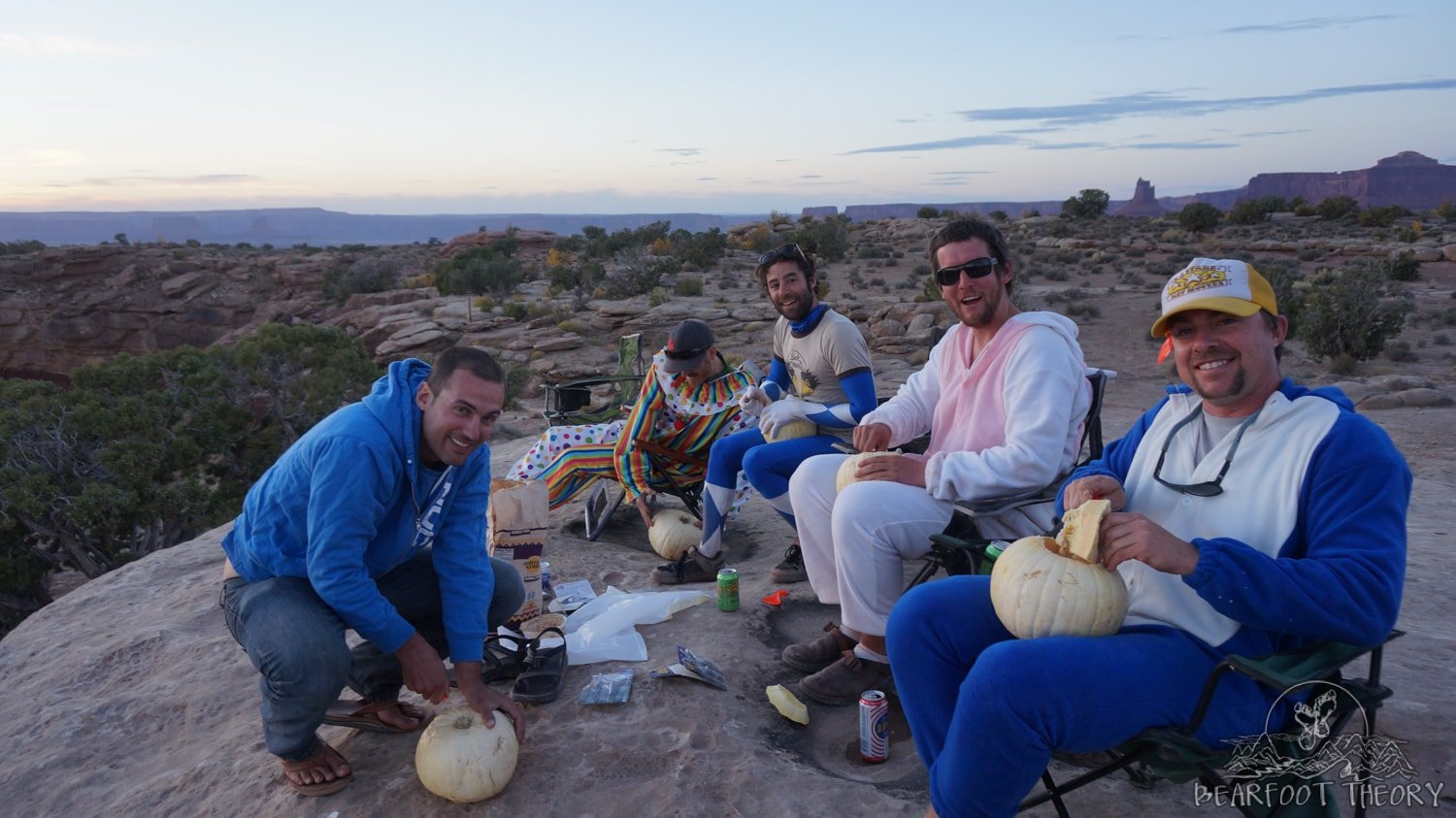 Murphy's Hogback Campsite op de White Rim Trail in Canyonlands National Park - het uitzicht vanaf hier was adembenemend!'s Hogback Campsite on the White Rim Trail in Canyonlands National Park - the views from here were epic! 