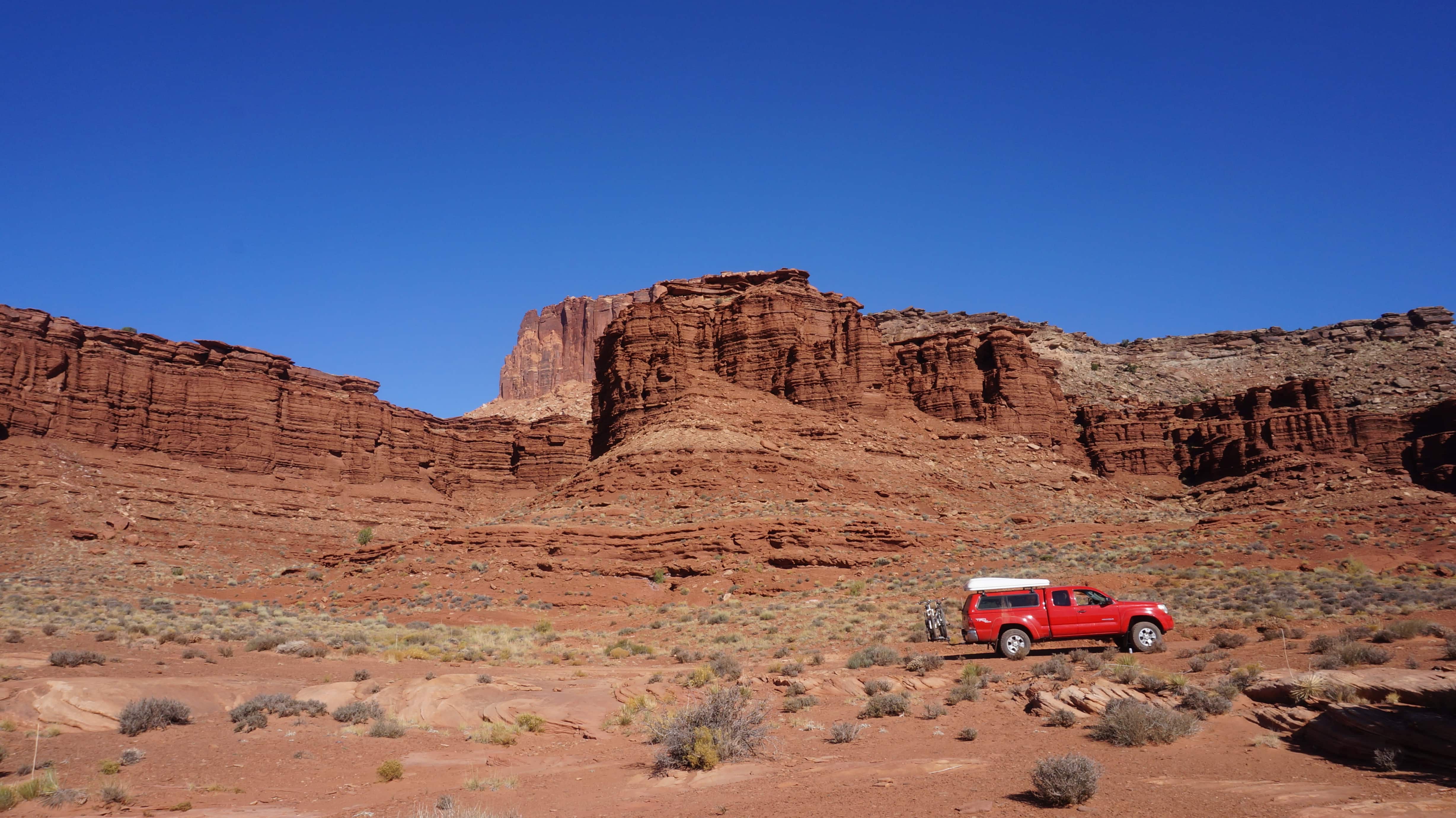 Detta var vårt stödfordon för vår cykeltur på White Rim Trail i Canyonlands National Park