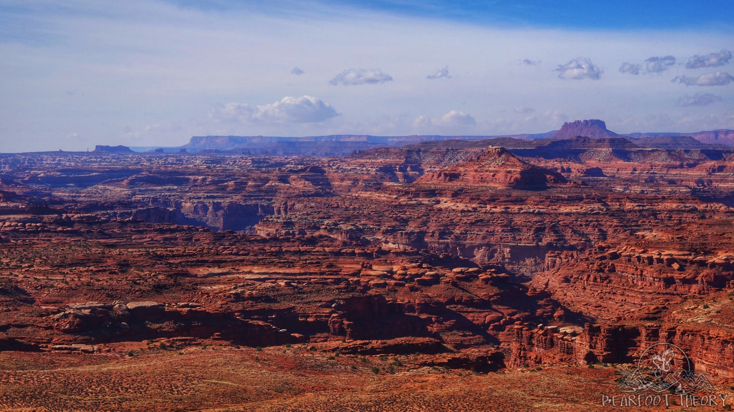 Planeie sua viagem de mountain bike na trilha de 100 milhas da Margem Branca no Parque Nacional Canyonlands. Saiba mais sobre permissões, itinerários, equipamentos, acampamentos.