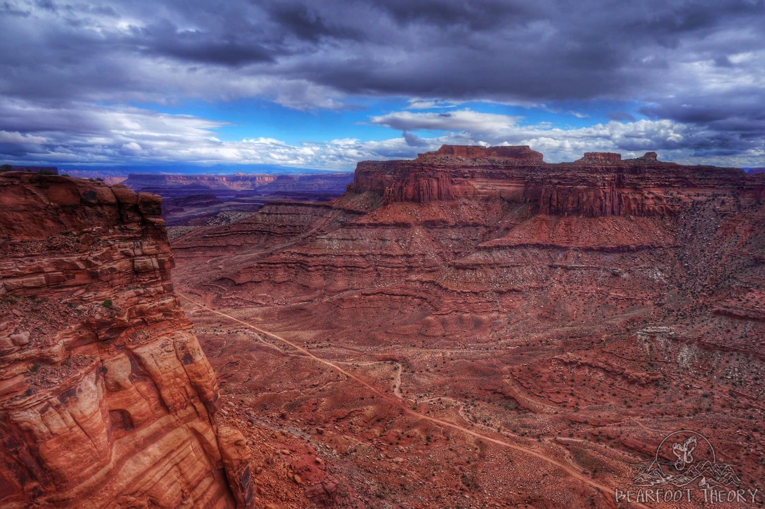 La vue depuis le sommet de Shafer Hill dans le parc national de Canyonlands