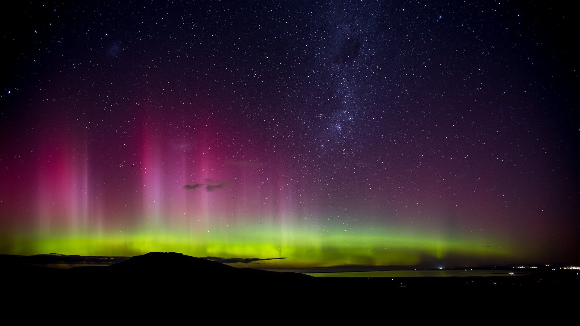 New Zealand Bucketlist: See the Southern Lights (pictured here: Aurora Australis from the Port Hills)