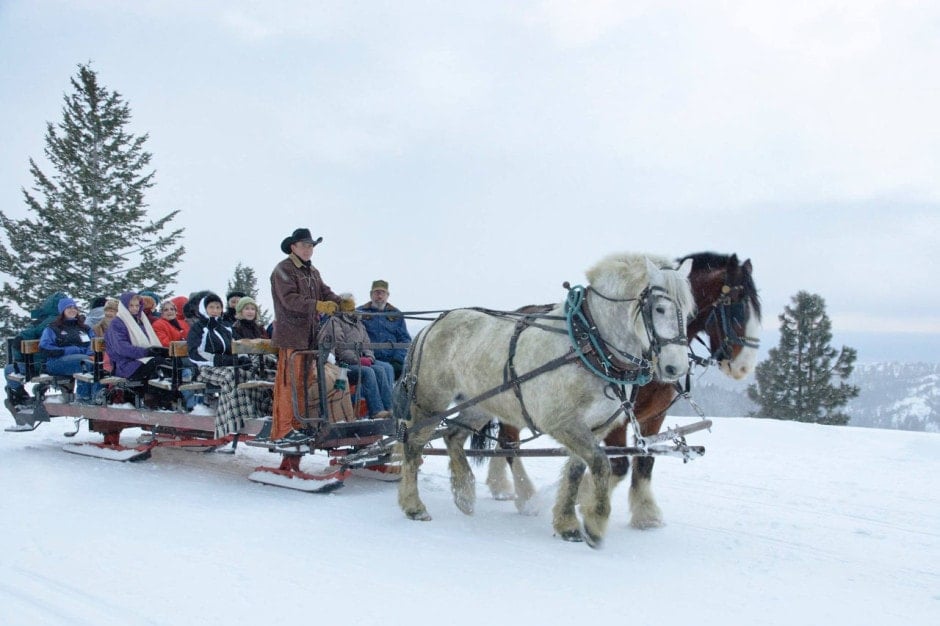 Horse drawn sleigh ride // Start planning your Idaho winter vacation with these fun winter activities, from hot springs to snowmobiling to dog sledding and more.