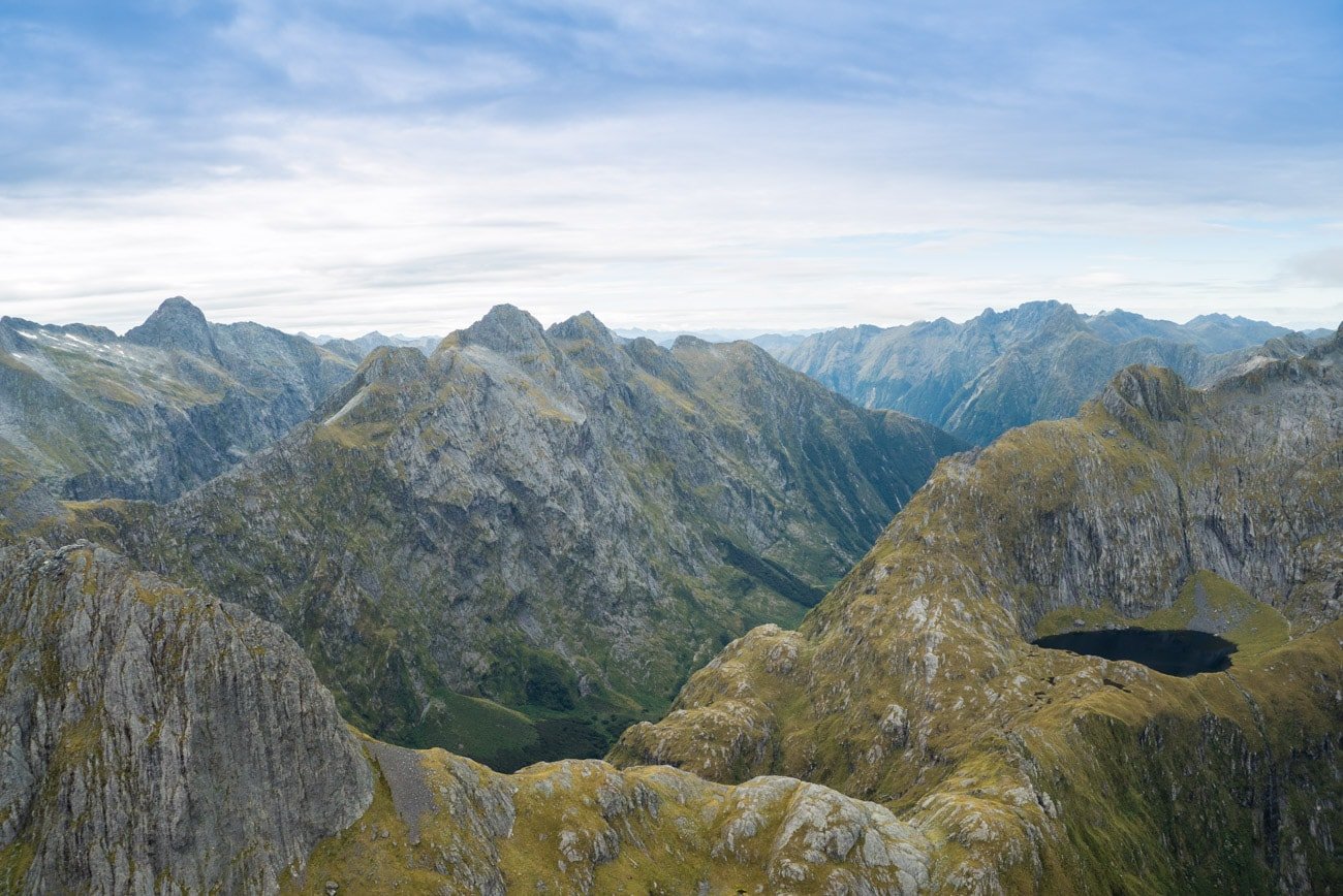 Flying above New Zealand's Fiordlands National Park with Te Anau's Southern Lakes Helicopters