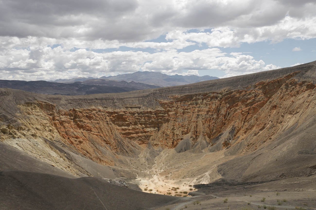 Ubehebe Crater // Experience the best attractions in Death Valley National Park like sand dunes and salt flats with this 3-day Death Valley itinerary.