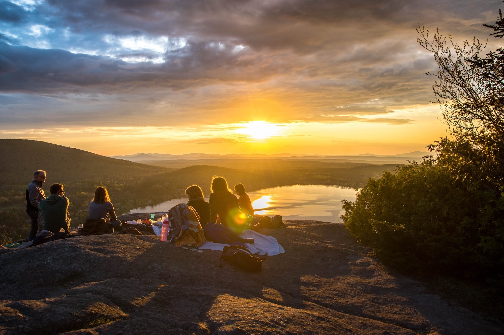 10 Essentials for your Family's Summer Hike