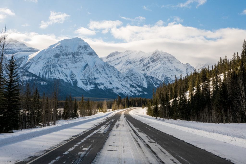 Plan your getaway to Jasper National Park in winter with our guide to the best activities such as skiing, dogsledding, snowshoeing, and more.