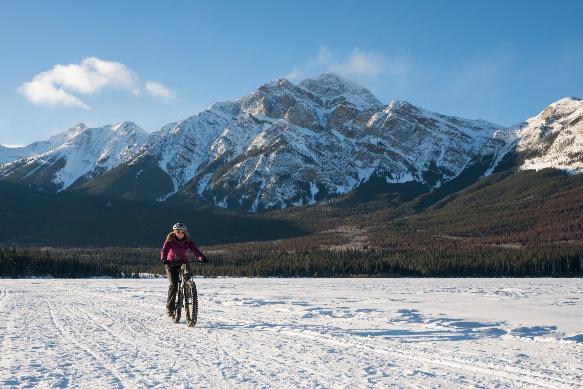 Fat Biking on Pyramid Lake // Plan your getaway to Jasper National Park in winter with our guide to the best winter activities such as skiing, dogsledding, and more.