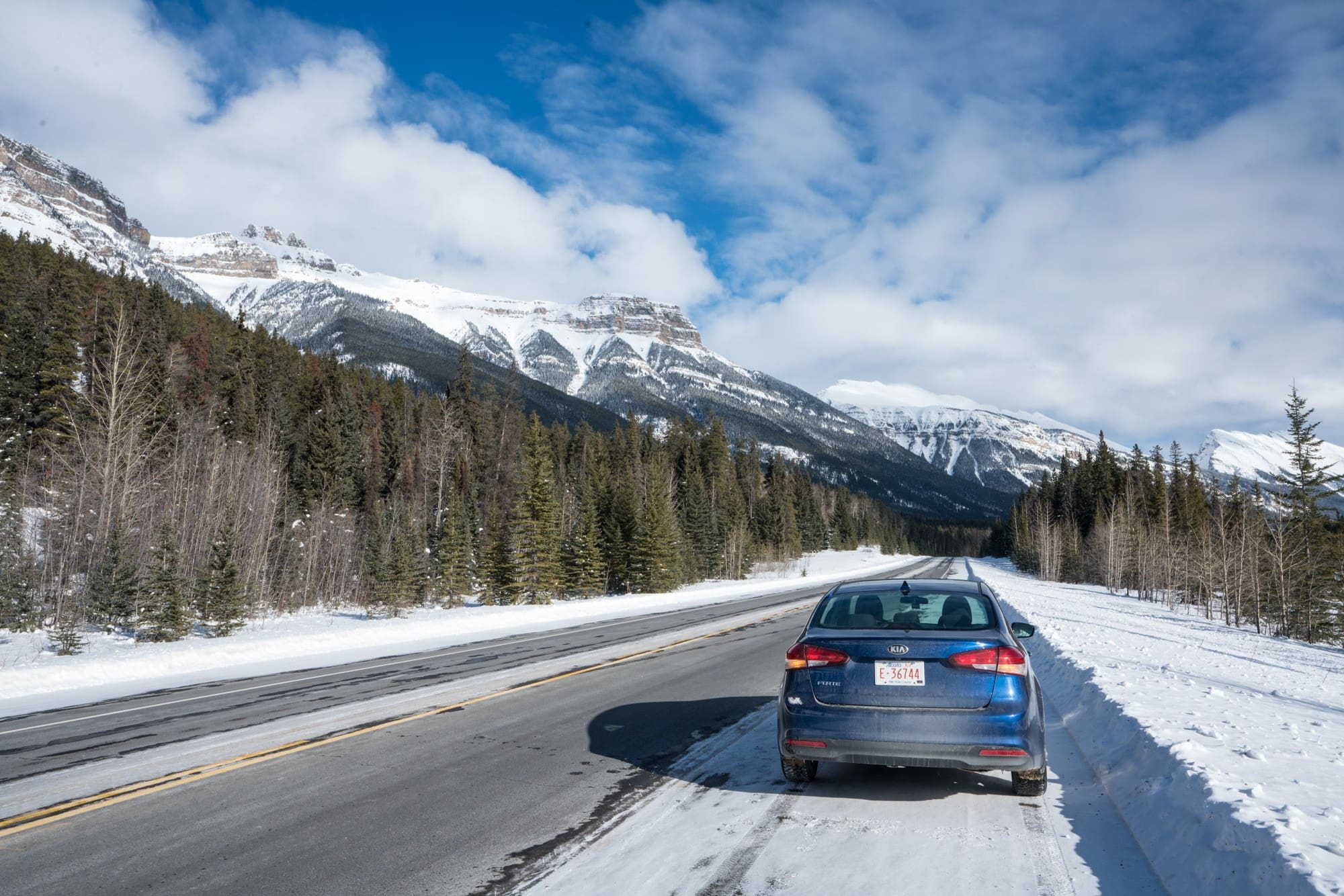 Icefields Parkway // Plan your winter Jasper National Park trip with this guide