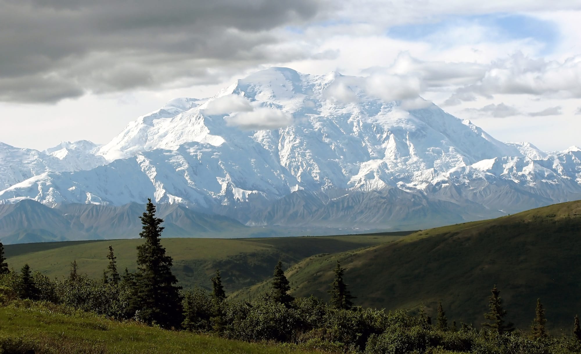 Denali National Park // This Alaska road trip itinerary will take you through the best of the state including Kenai Fjords & Denali National Park.