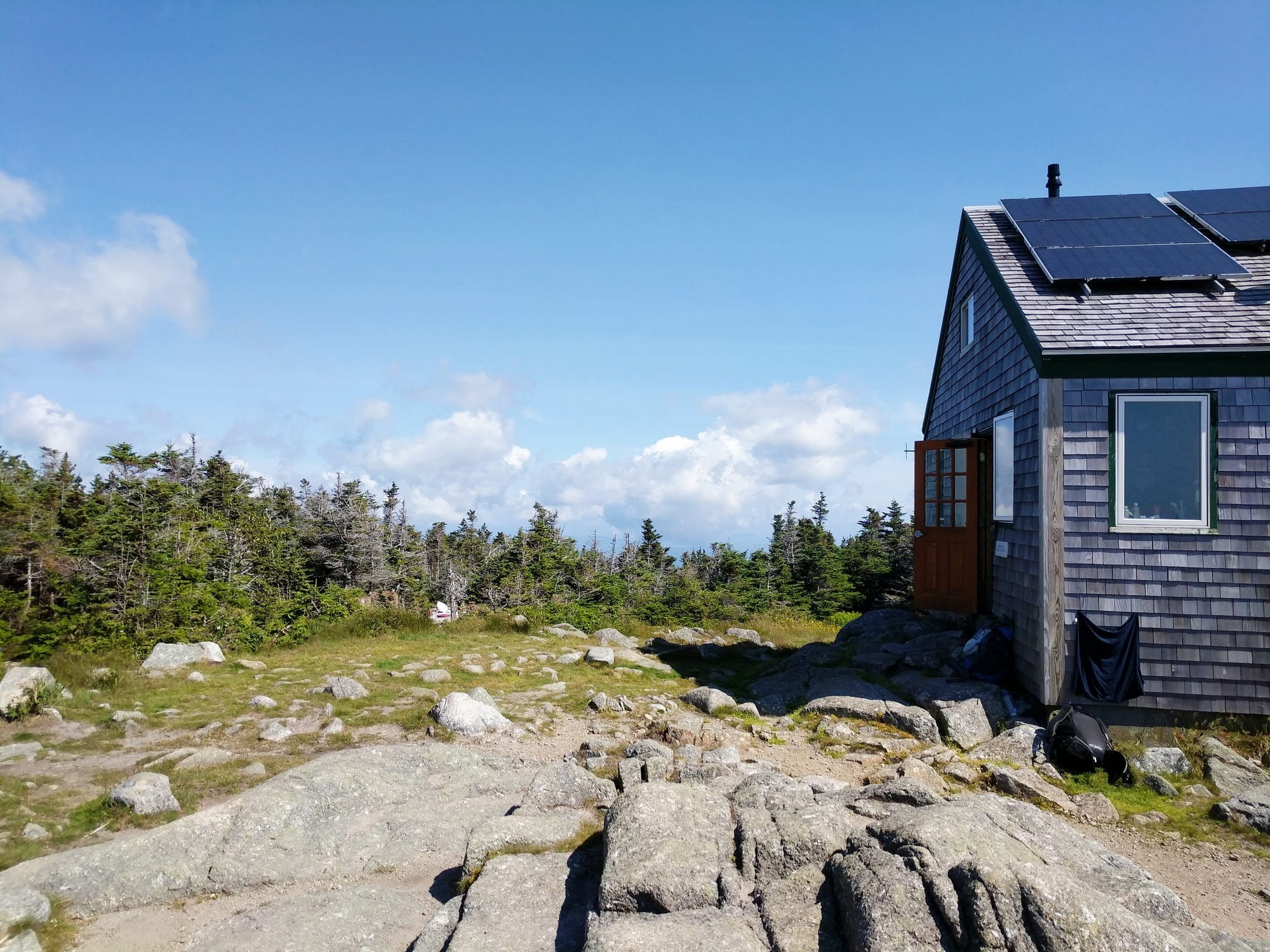 AMC Greenleaf Hut / Check out our detailed trail guide to hiking the Franconia Ridge Loop in New Hampshire including when to go, which route to take, and more.