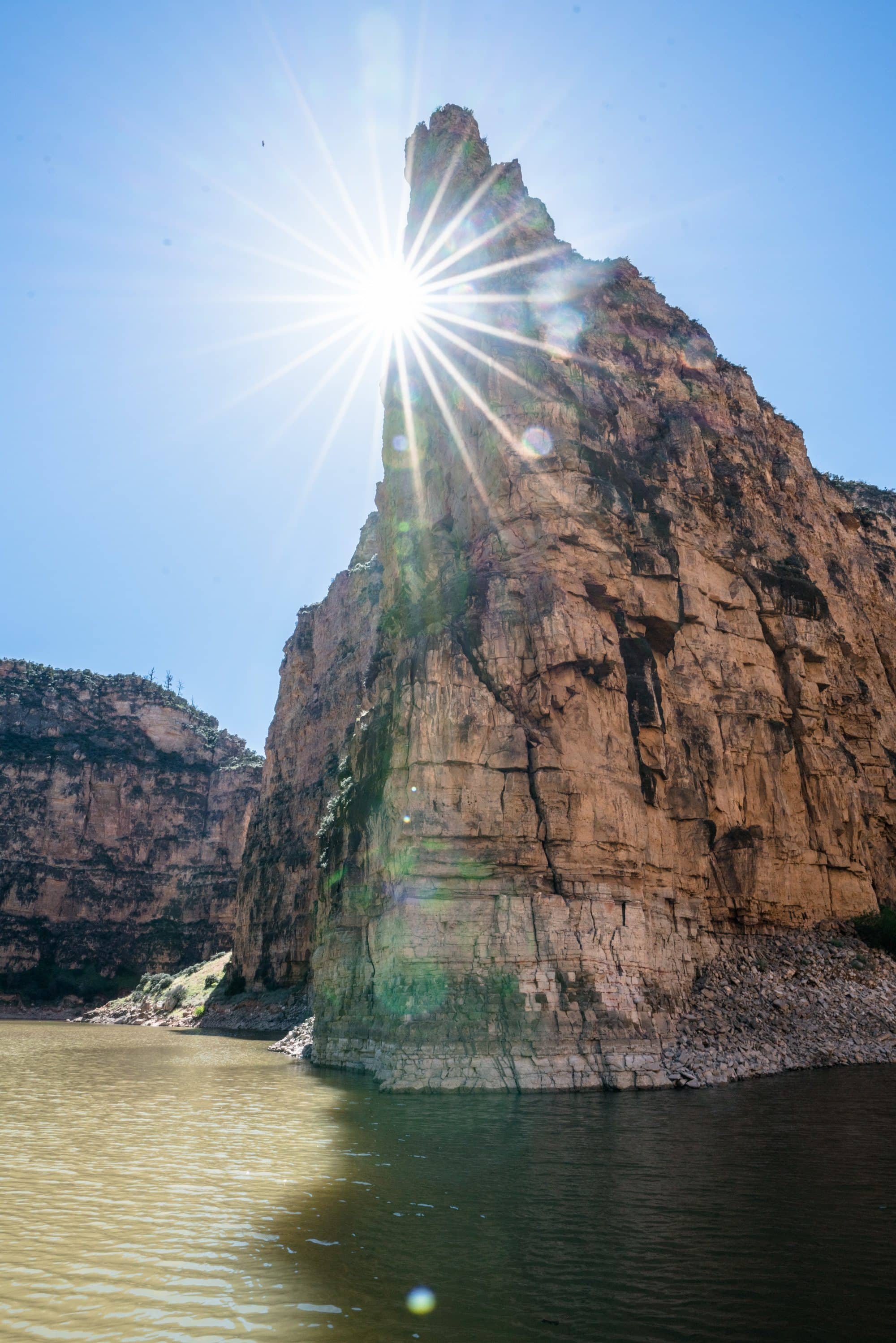 Bighorn Canyon // Explore Southeast Montana with this ultimate 7-day itinerary. Hike through the Badlands, fly fish outside of Billings, Montana, and more!