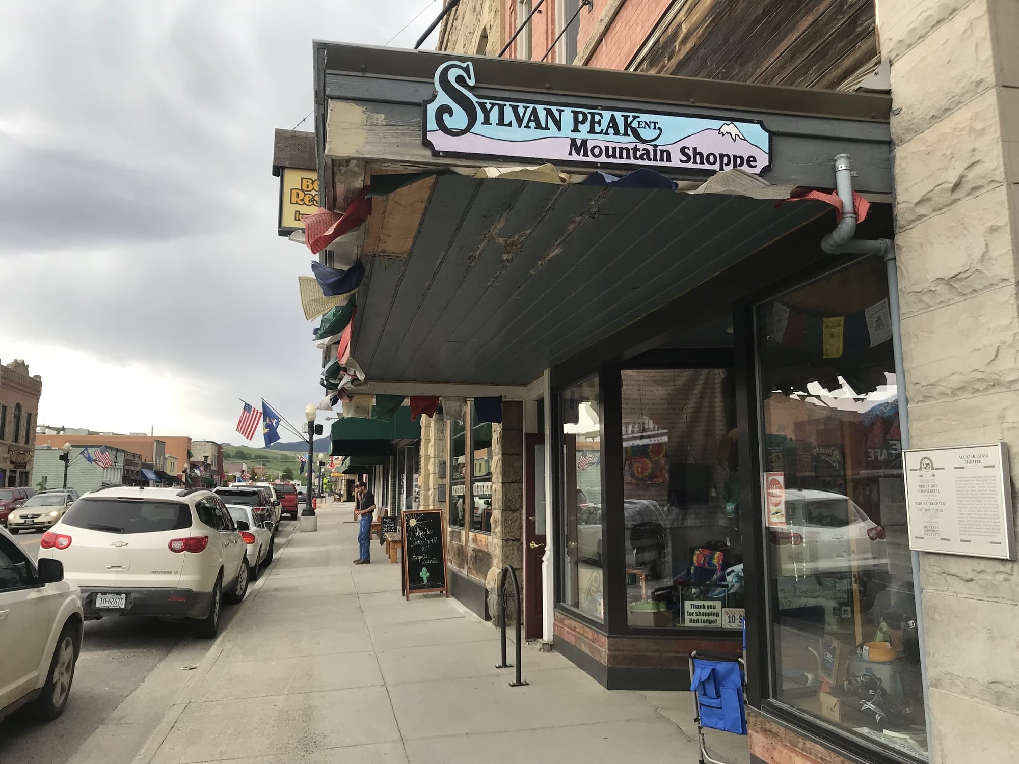 Sylvan Peak Mountain Shoppe // Explore Southeast Montana with this ultimate 7-day itinerary. Hike through the Badlands, fly fish outside of Billings, Montana, and more!