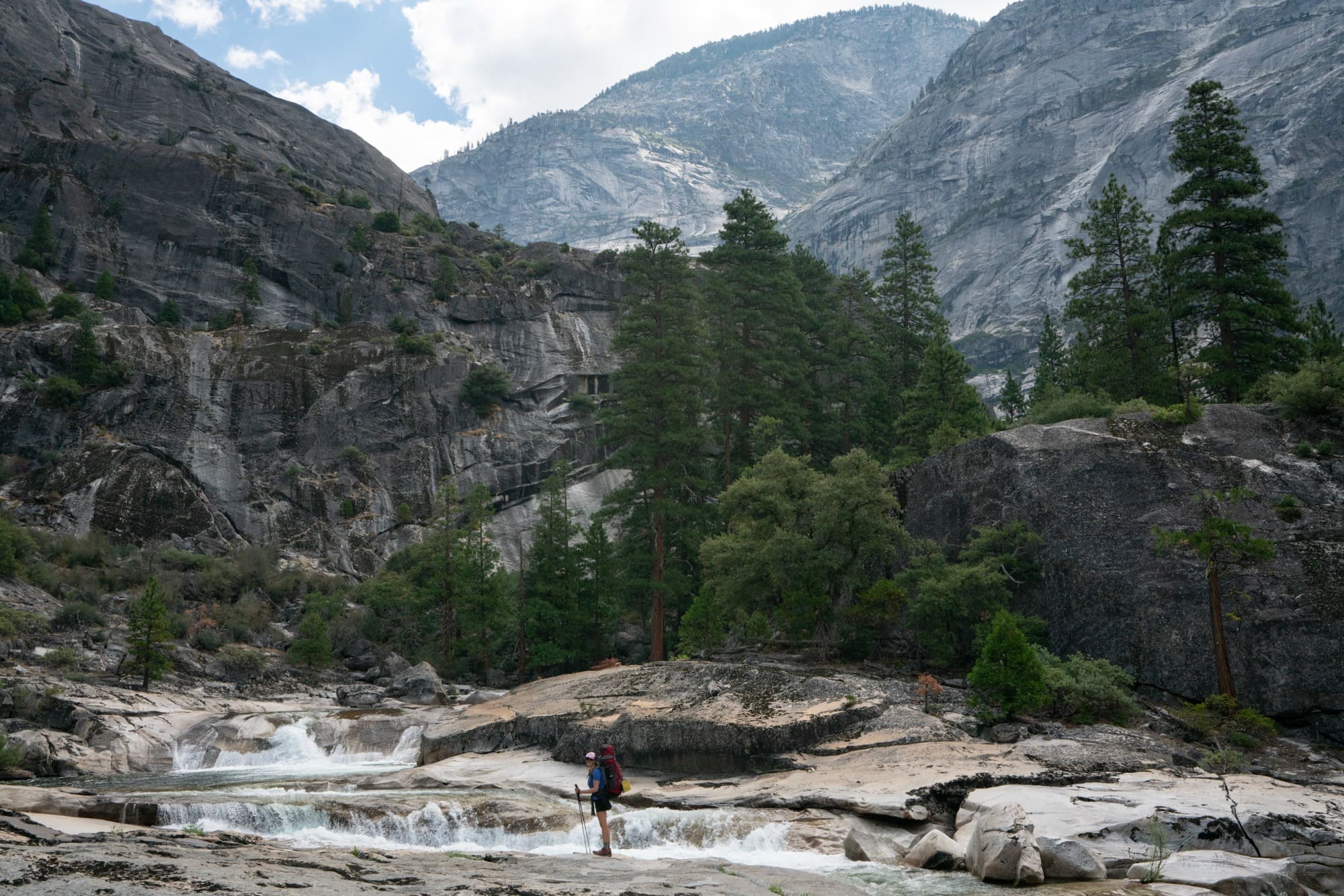 Backpacking in Yosemite // Planning a trip to busy and popular National Park? Here are tips and tricks to beat the crowds and have an enjoyable visit in overcrowded National Parks.