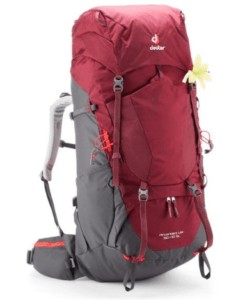 Deuter Aircontact Lite SL Pack // Informieren Sie sich über die besten Backpacking-Rucksäcke für Frauen, die bequem und leicht sind, und erfahren Sie, wie Sie den besten Rucksack für sich auswählen.