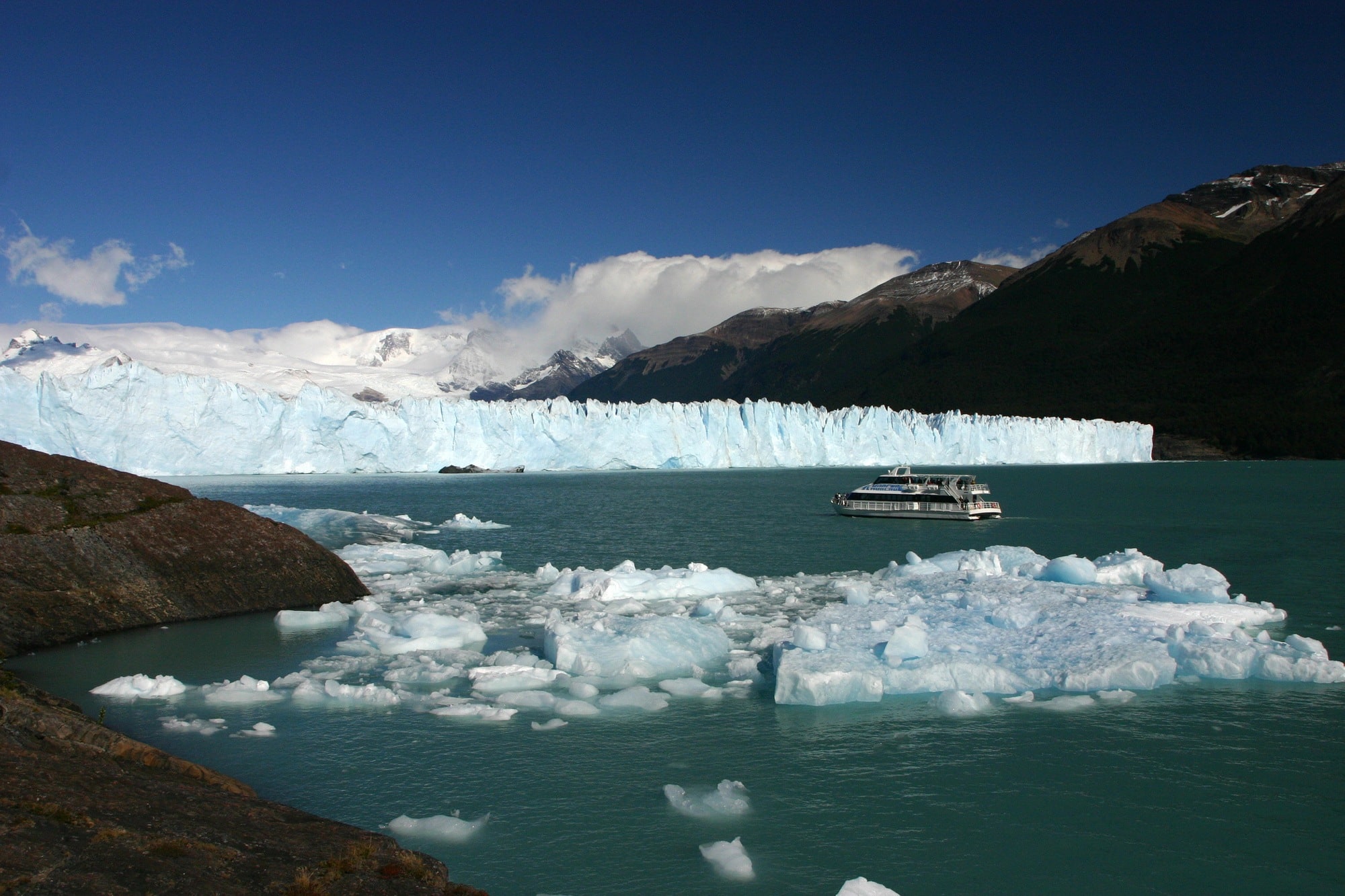 Boat tour of the Perito Moreno Glacier in El Calafate, Argentina (Patagonia)