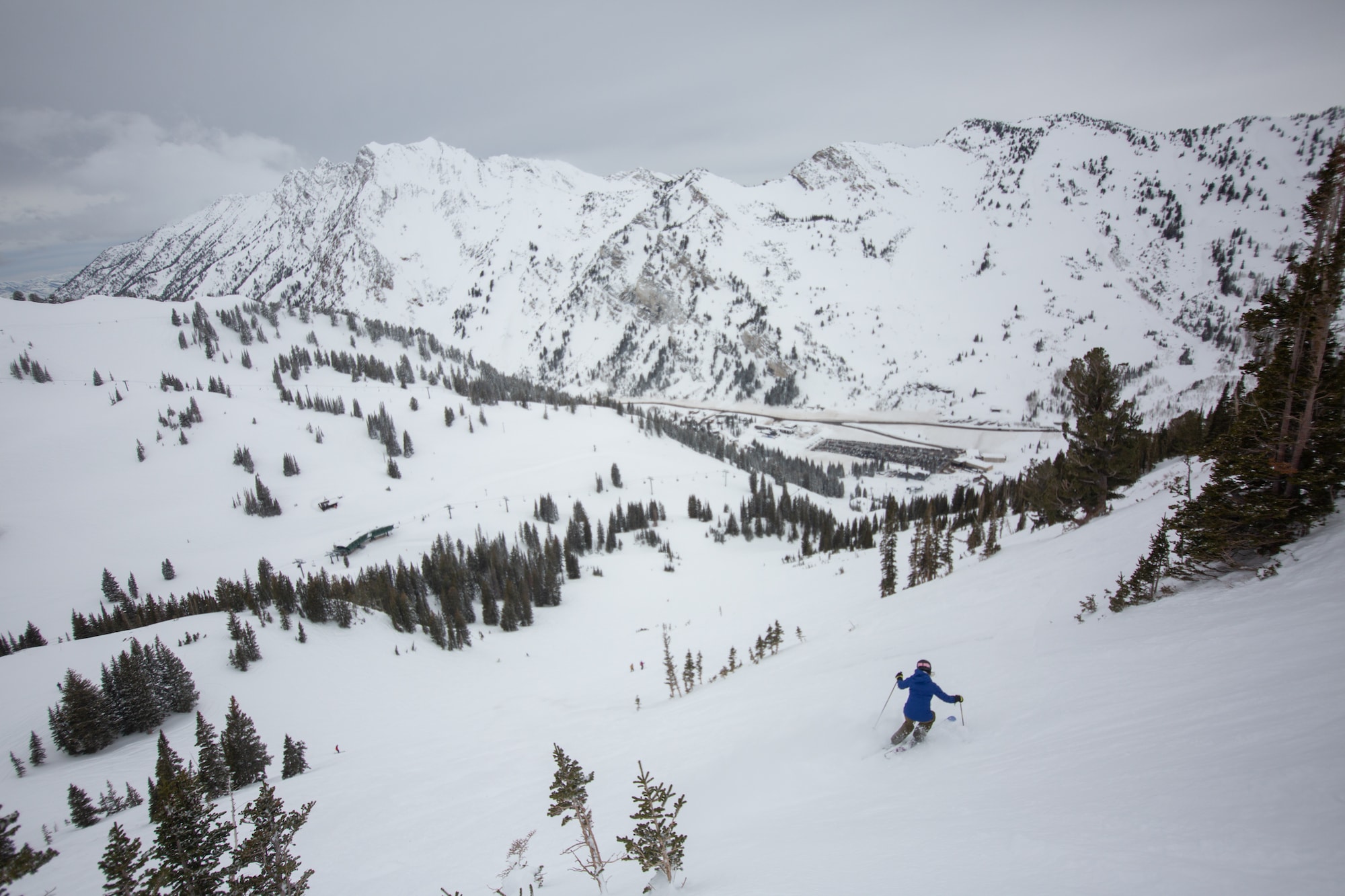 Discover 12 beginner-friendly ski resorts in the West with lessons tailored for adults, reasonable prices, and plenty of beginner terrain.