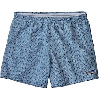 Patagonia Baggies Shorts // Start packing for your next beach vacation with this beach essentials packing list. Find the best beach-worthy sandals, gear, and more!