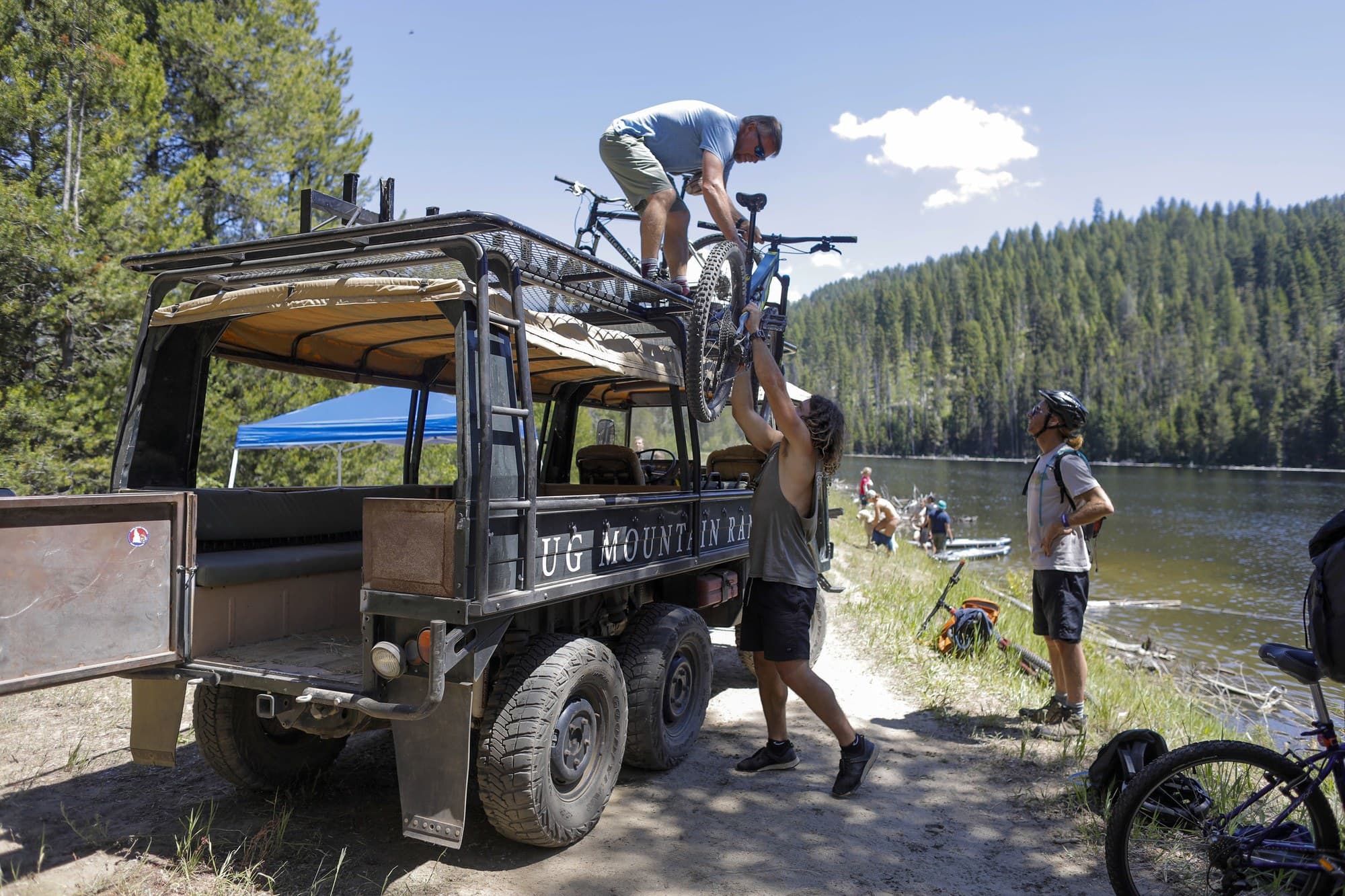 Unloading the mountain bike shuttle at Jug Mountain Ranch / Check out the top highlights from Bearfoot Theory's Open Roads Fest - a van life festival and campout for outdoor enthusiasts in Idaho.