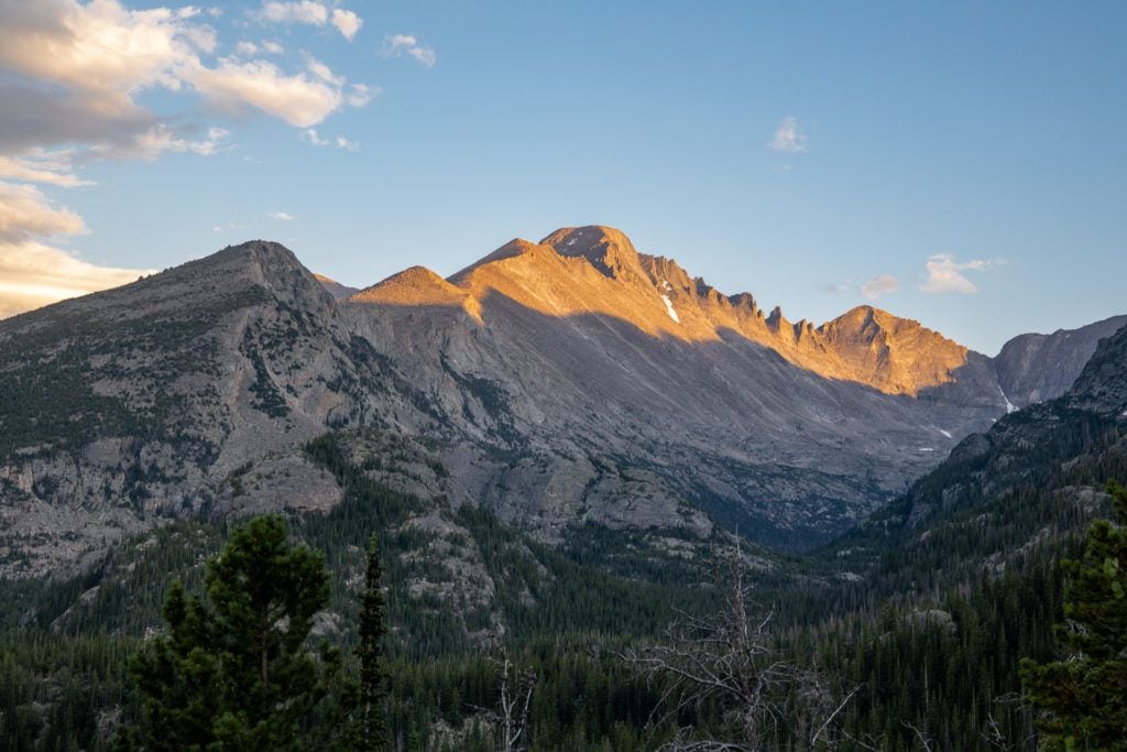 Emerald Lake Trail // Get our guide to the best day hikes in Rocky Mountain National Park, learn how to choose an awesome hike with great scenery.