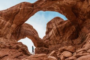 Want to improve your outdoor photography? Follow these user-friendly tips for taking great hiking photos with advice on shooting in manual & composition.