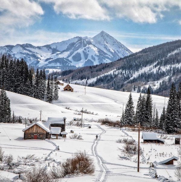 Gothic Trail // Enjoy the winter wonderland of Crested Butte Colorado for skiing, biking, good food, and more. Check out this complete Crested Butte winter travel guide!