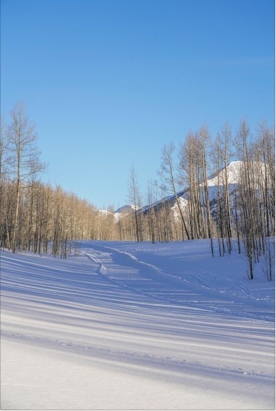 Snodgrass Trail // Enjoy the winter wonderland of Crested Butte Colorado for skiing, biking, good food, and more. Check out this complete Crested Butte winter travel guide!