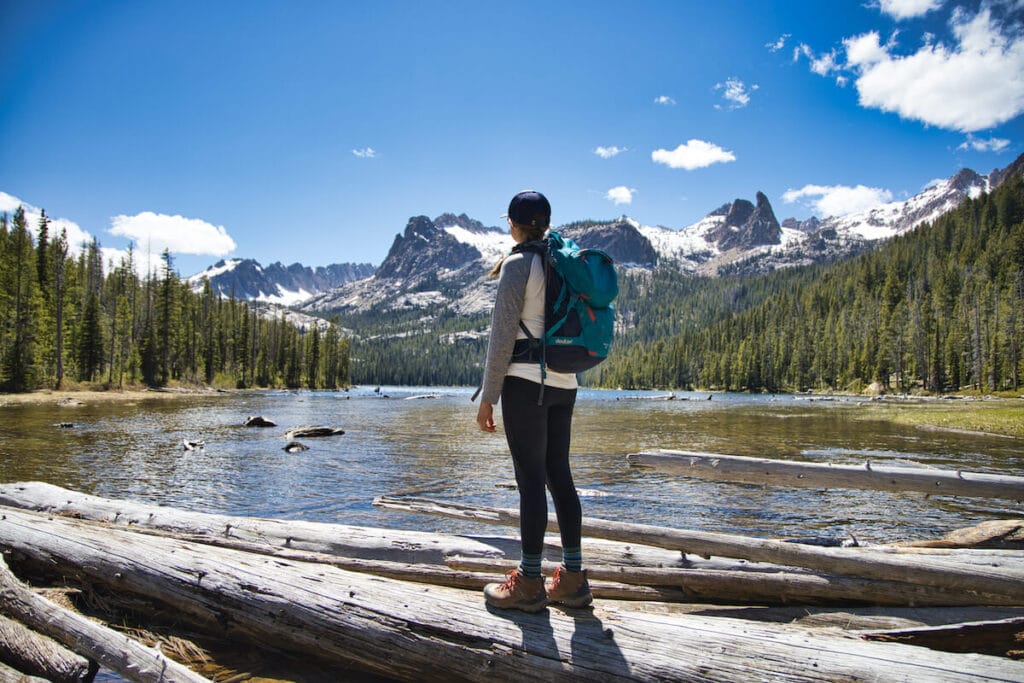 15 Cute Hiking Outfits To Wear On Nature Walks  Cute hiking outfit, Hiking  outfit women, Hiking outfit