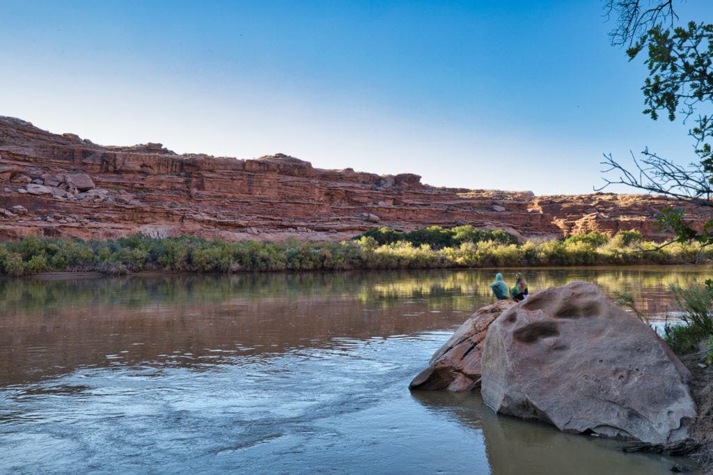 Get key planning tips for canoeing Labyrinth Canyon on the Green River with info on permits, shuttles, gear, bugs, river flow, launch points, and camping.