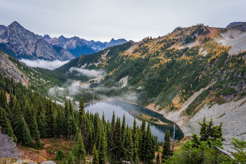 North Cascades National Park // Plan your Washington road trip with this guide to the best stops for outdoor adventure including National Parks, towns, hikes, and more.