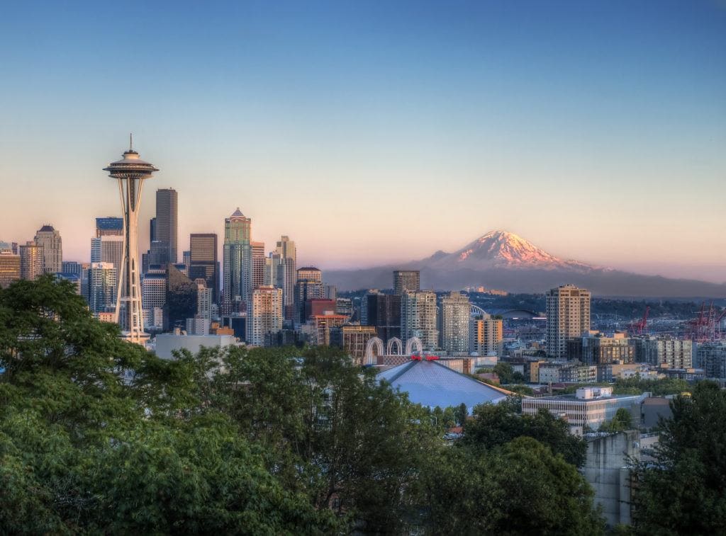 Seattle, Washington // Plan your Washington road trip with this guide to the best stops for outdoor adventure including National Parks, towns, hikes, and more.