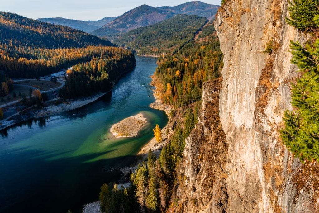 Selkirk Mountains // Plan your Washington road trip with this guide to the best stops for outdoor adventure including National Parks, towns, hikes, and more.