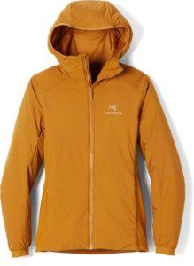 Arctery'x Atom LT Jacket // Not sure what to wear hiking? Learn how to dress for both function & comfort on the trail with this women's best hiking clothes guide.