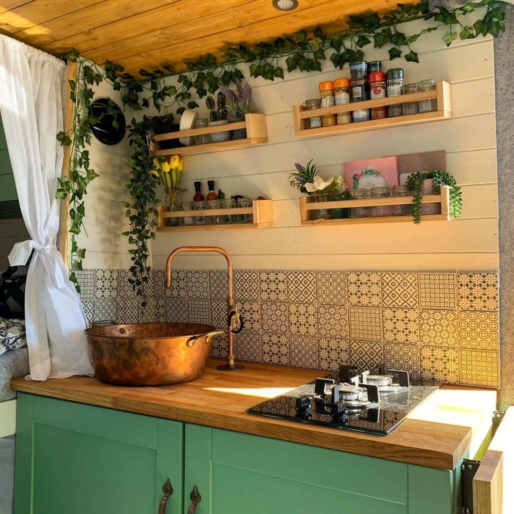 https://bearfoottheory.com/wp-content/uploads/2020/12/TheTravelBobbers-Van-Kitchen-1024x1024.jpg