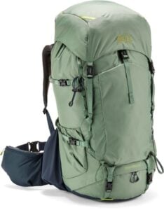 REI Co-op Traverse Pack // Get the scoop on the best backpacking backpacks for women that are comfortable and lightweight and learn how to choose the best pack for you.