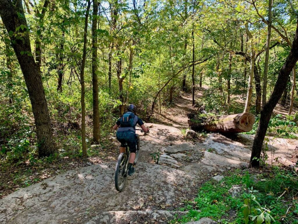 Bentonville // Discover the best e-bike trails in the US for mountain biking. From flowy singletrack to cross-country terrain, there are trails for everyone.