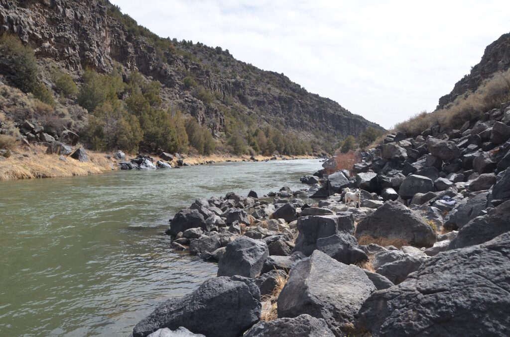 Black Rock Hot Springs // This hot springs guide includes the best natural New Mexico hot springs including hiking distances and a map to find each hot spring.