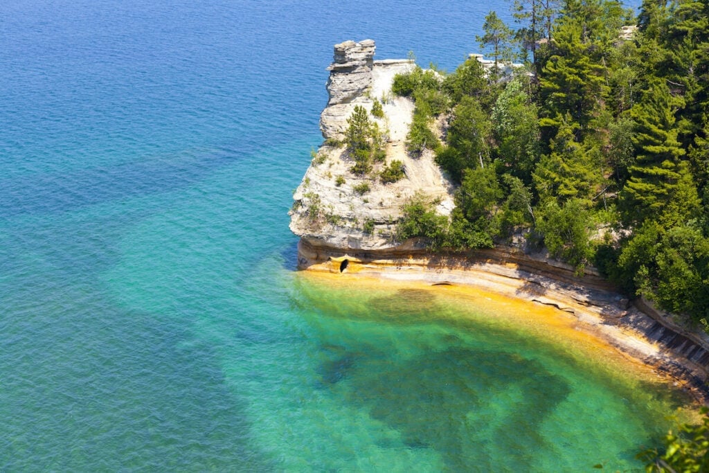 Pictured Rocks National Lakeshore // One of the best Upper Peninsula hikes in Michigan