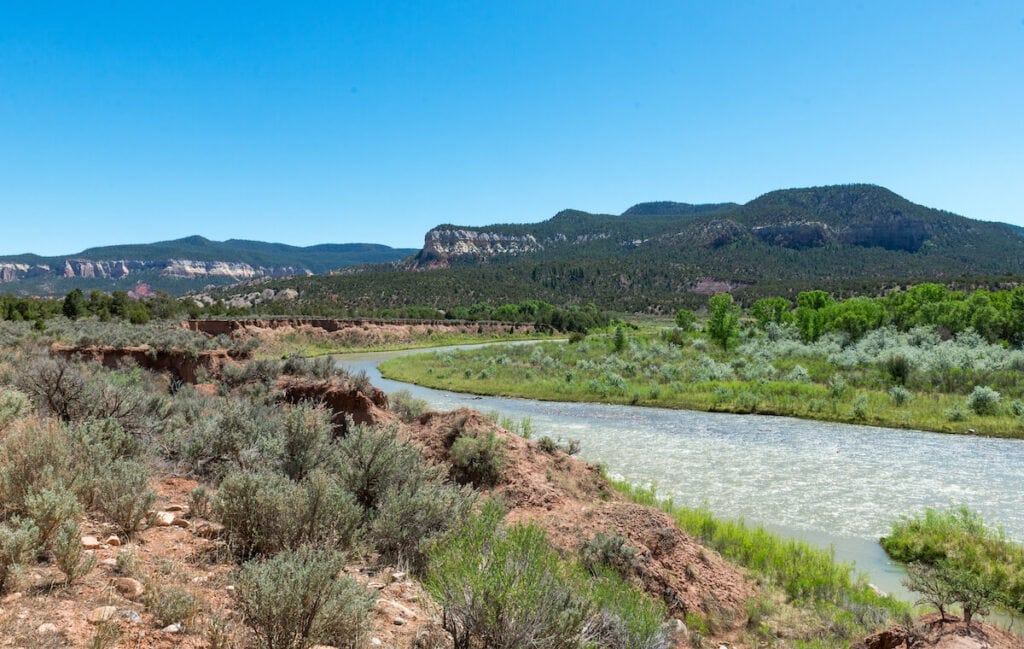 Rio Chama New Mexico // Here are the best river trips for beginners with gorgeous scenery, gentle rapids, & awesome overnight camping.