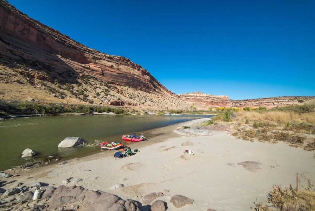 Ruby Horsetheif Canyon Colorado // Here are the best river trips for beginners with gorgeous scenery, gentle rapids, & awesome overnight camping.