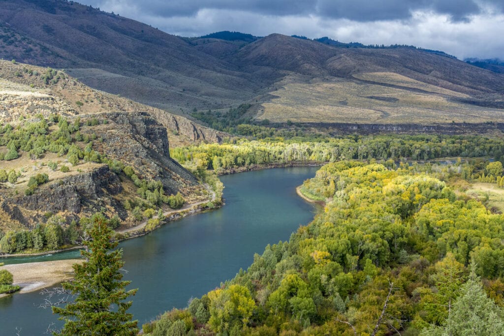 South Fork Snake River Idaho // Looking to get experience on the water? Here's the best river trips for beginners with gorgeous scenery, gentle rapids, & awesome camping.