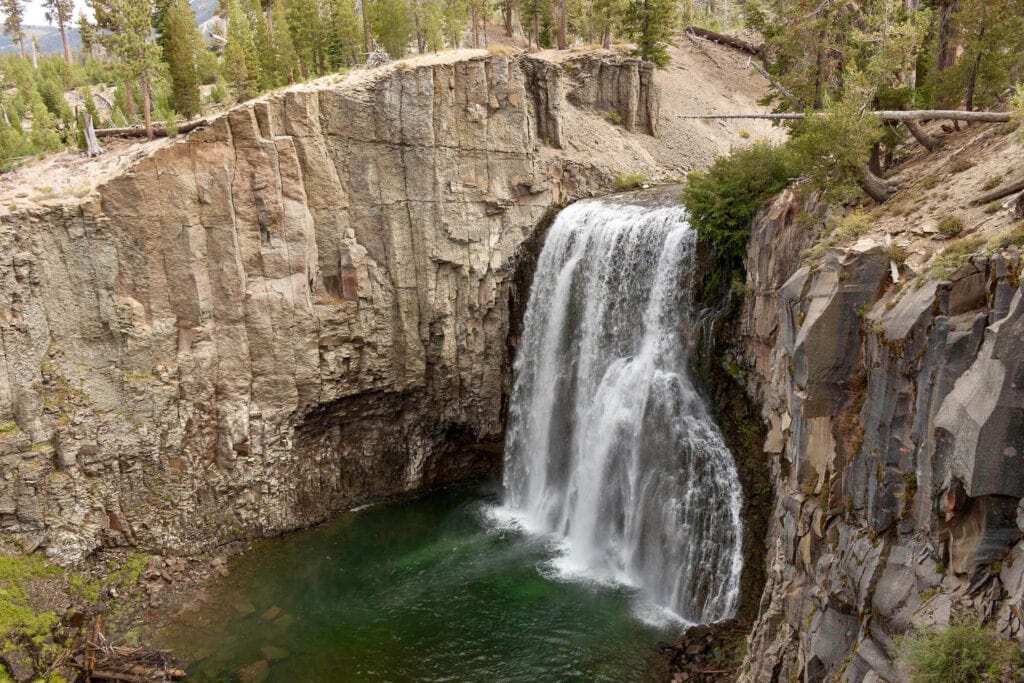 Rainbow Falls // Discover the best Mammoth Lakes hikes with stunning views of the Eastern Sierra, crystal clear lakes, alpine meadows, and more!