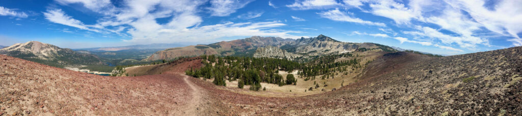 Mammoth Crest Trail // Discover the best Mammoth Lakes hikes with stunning views of the Eastern Sierra, crystal clear lakes, alpine meadows, and more!