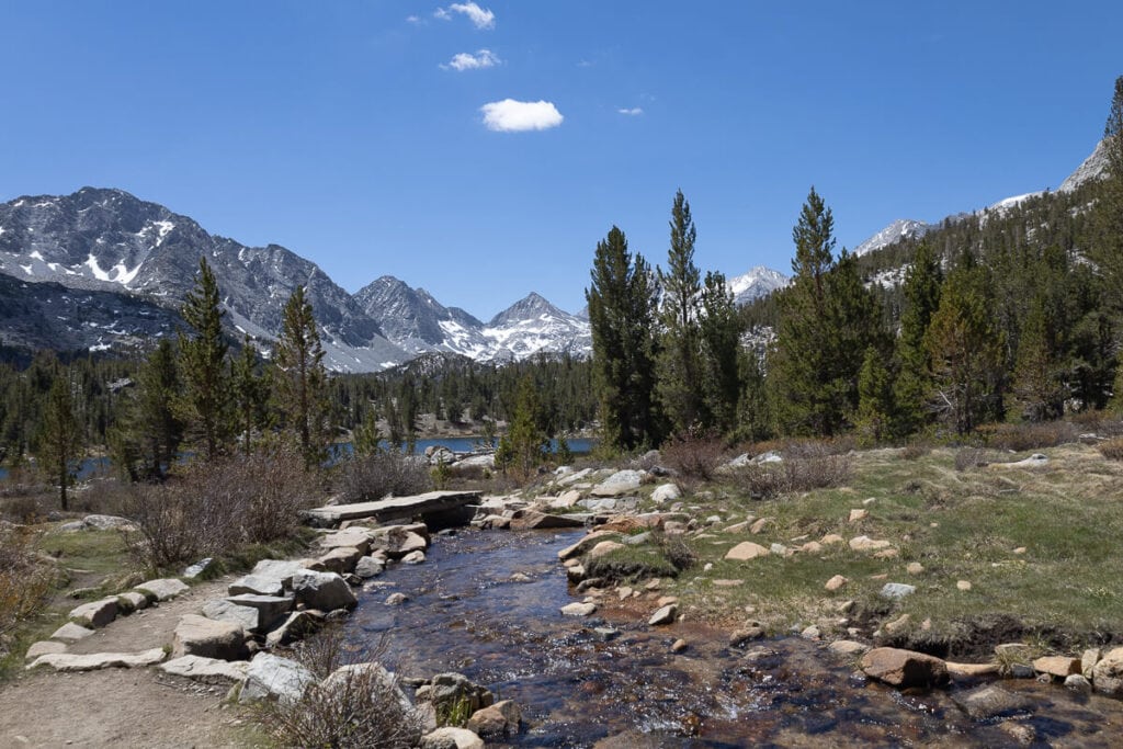 Little Lakes Valley Trail // Discover the best Mammoth Lakes hikes with stunning views of the Eastern Sierra, crystal clear lakes, alpine meadows, and more!