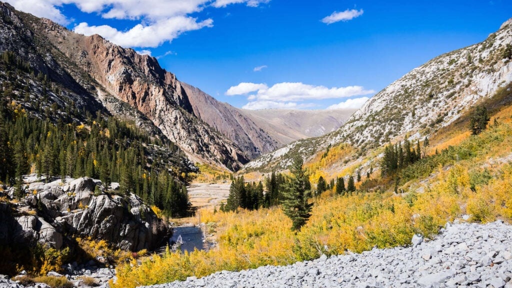 McGee Creek Trail // Discover the best Mammoth Lakes hikes with stunning views of the Eastern Sierra, crystal clear lakes, alpine meadows, and more!