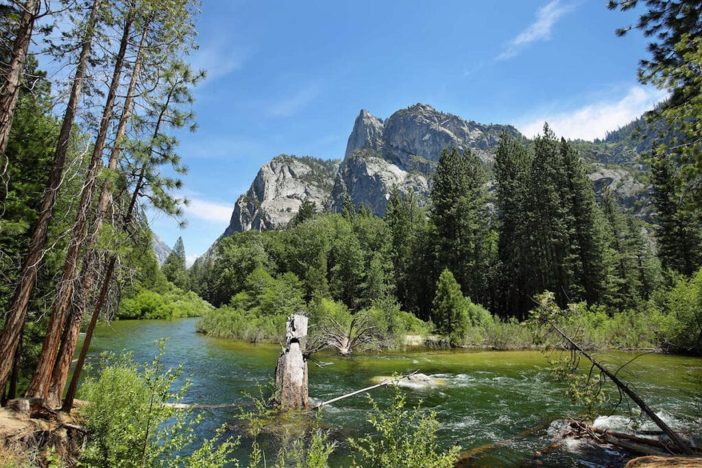 Kings Canyon National Park // The best California road trips stops for outdoor adventure including California's National Parks, monuments, coastal towns, and more.